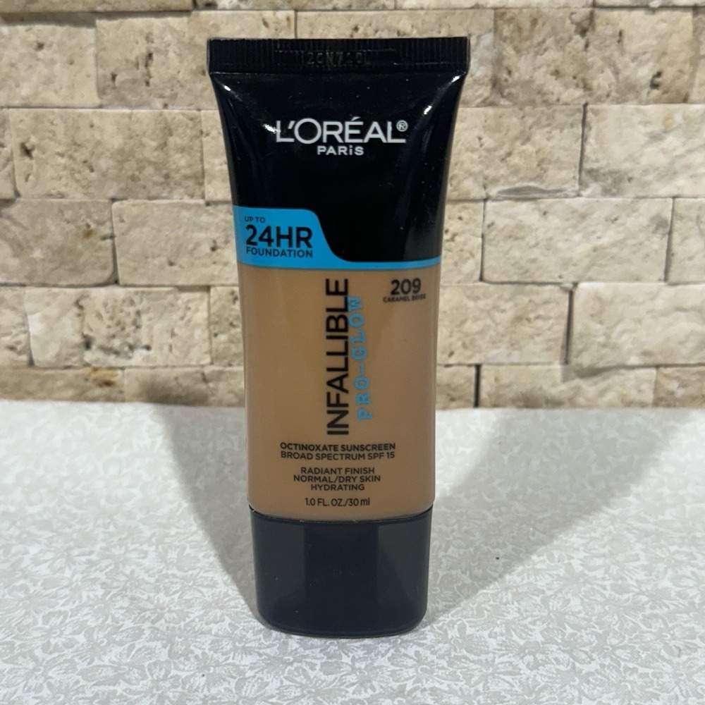 L'Oreal Paris Makeup Infallible 24HR Pro-Glow Foundation 209 Caramel Beige New